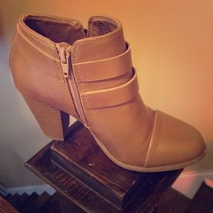 Size 7 New Lauren Conrad Light Brown Booties